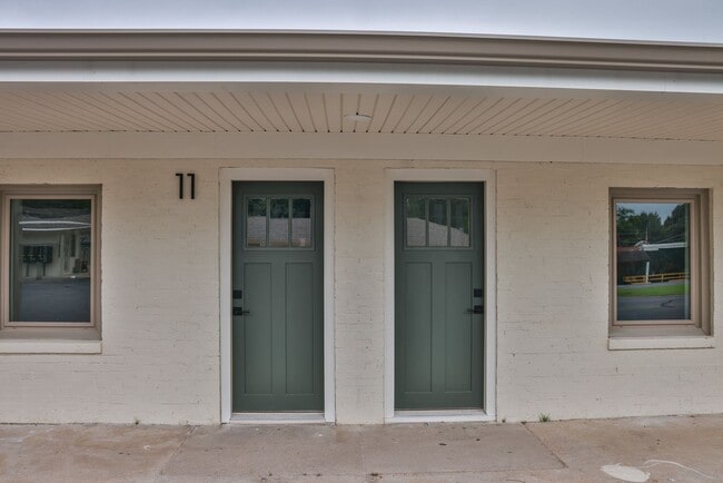 Building Photo - Modern Remodel with Designer Finishes | All Utilities Included