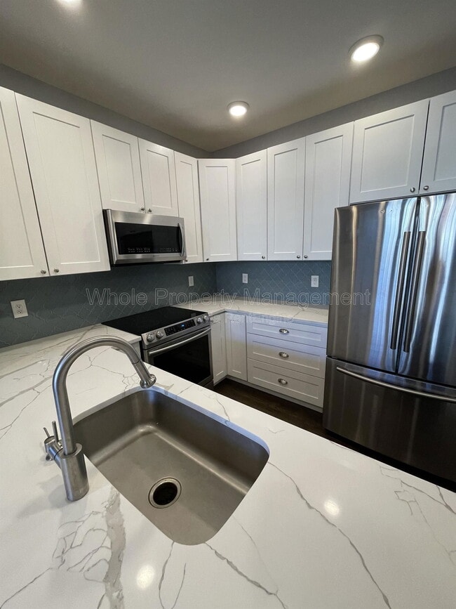 Building Photo - 2737 W Greens Dr