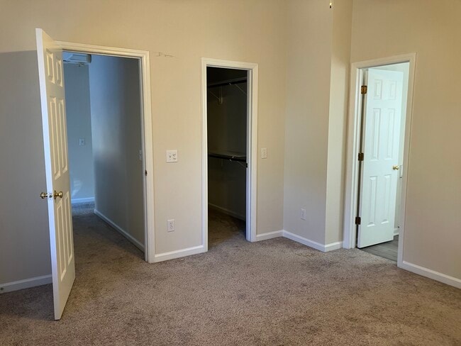 Building Photo - 3008 Isabella Dr