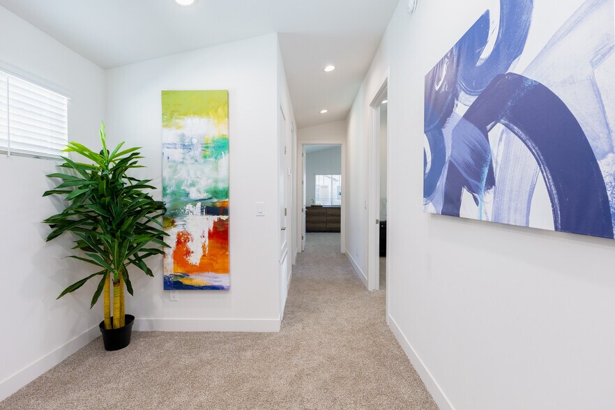 Building Photo - 499 S Soho Ln