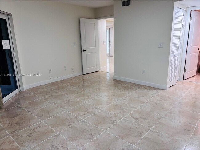 Building Photo - 942 NW 92nd Terrace