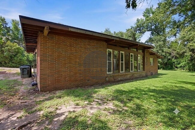 Building Photo - 2203 Amelia Cir