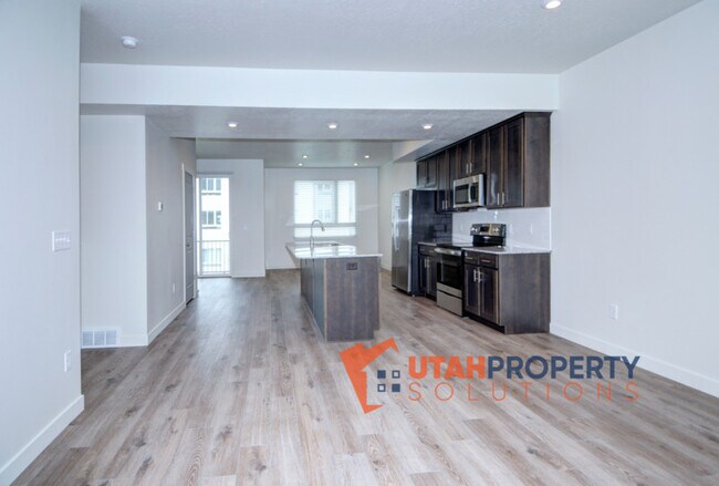 Building Photo - 1054 W 430 S
