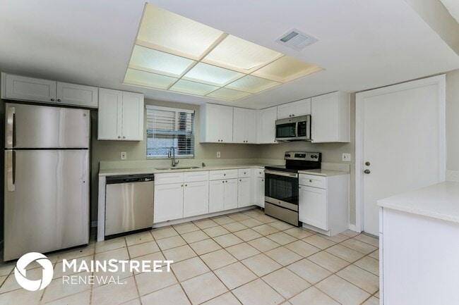 Building Photo - 1130 Foxwood Dr