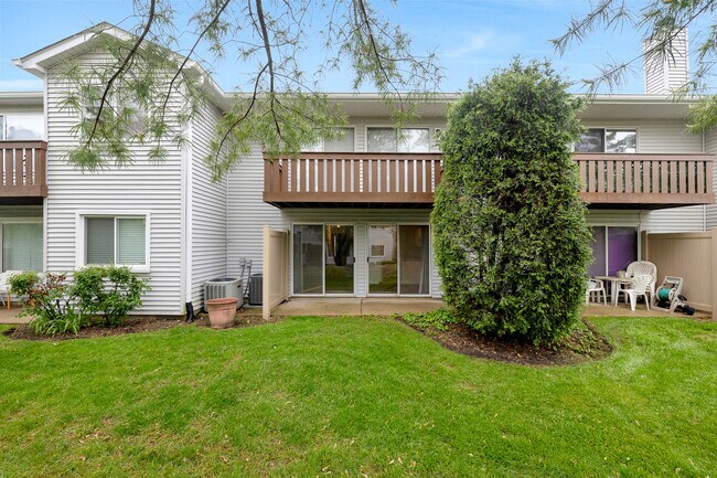Building Photo - 690 Thorntree Ct