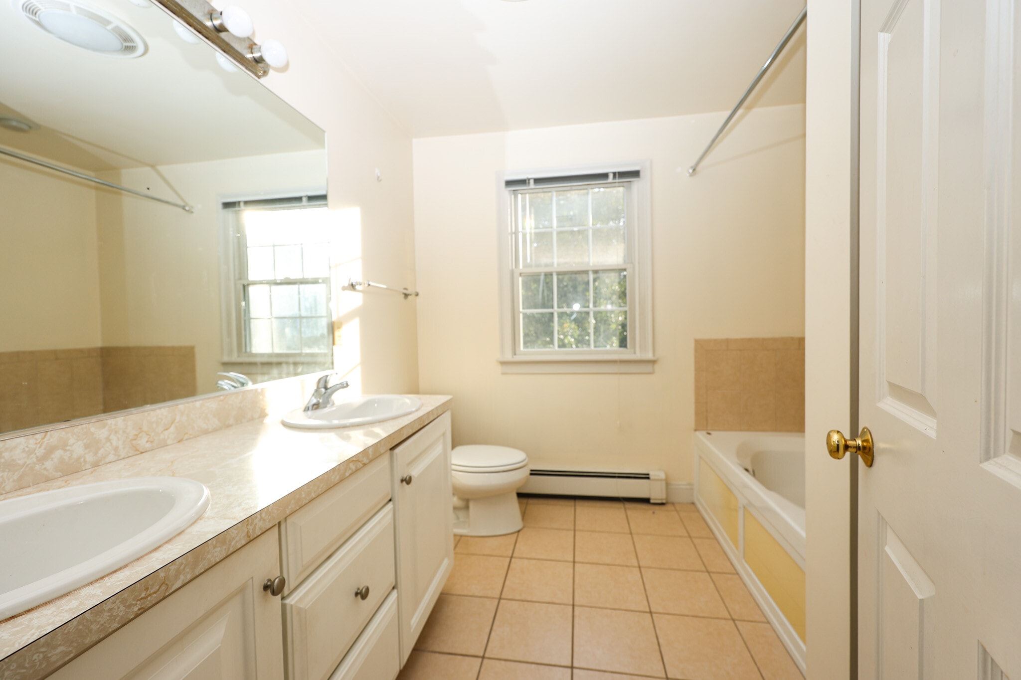 Building Photo - 370 Franklin St