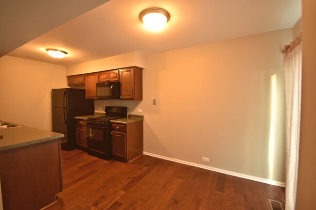 Building Photo - 1625 College Green Dr