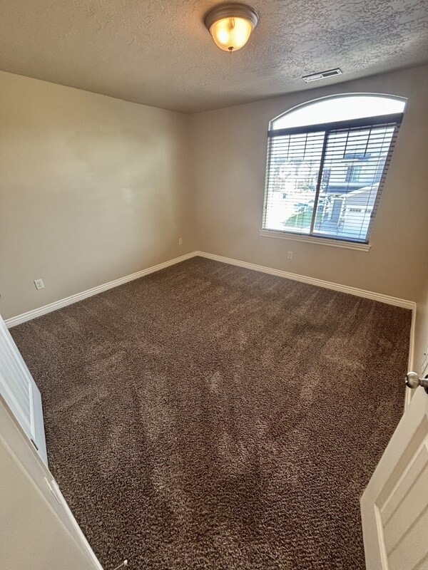 Building Photo - 215 1135 S