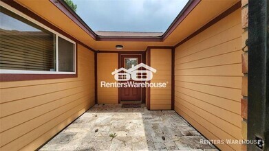 Building Photo - This charming 3 bedroom 3 bath home offers...