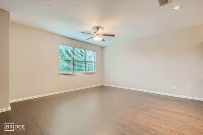 Building Photo - 1308 Lakecrest Ln