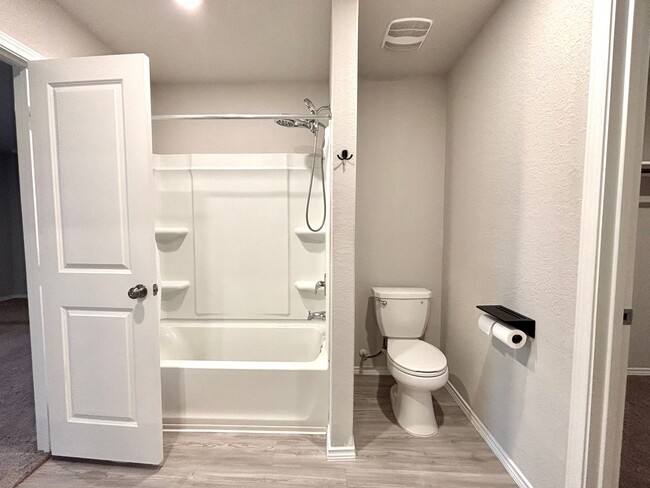 Building Photo - Beautiful 4 Bedroom Home in Schertz!