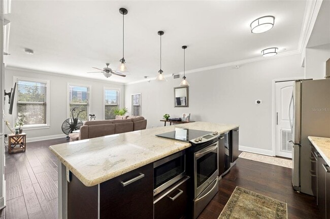 Building Photo - 205 5th Ave N