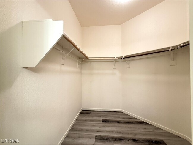 Building Photo - 813 Peachy Canyon Cir