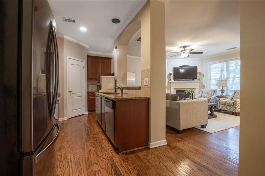 Building Photo - 2396 Meadow Falls Ln