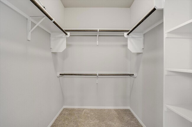 Building Photo - 204 Crescent St