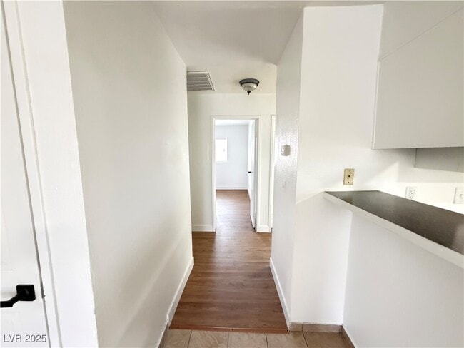 Building Photo - 4750 Thunderbolt Ave