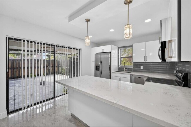 Building Photo - 7512 Courtyard Run E