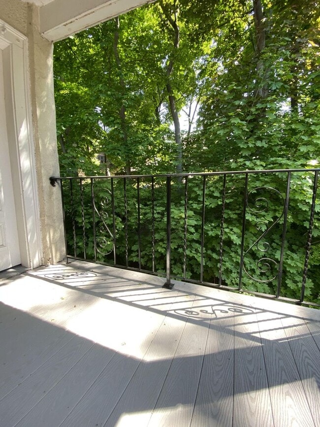 Building Photo - 305 Tappan St