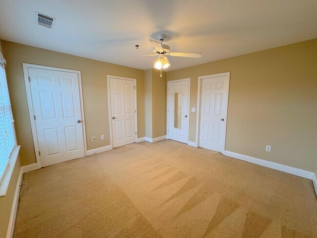 Building Photo - AVAILABLE NOW!  2-bedroom |  2.5-bathroom condo—move-in ready | Easy Access to Downtown Athens