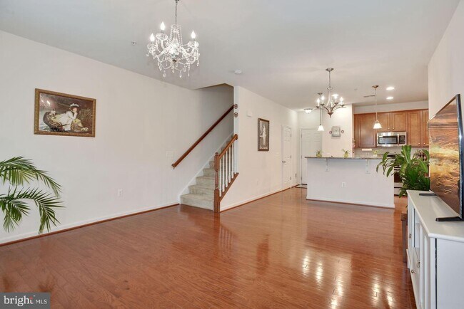 Building Photo - 43881 Centergate Dr