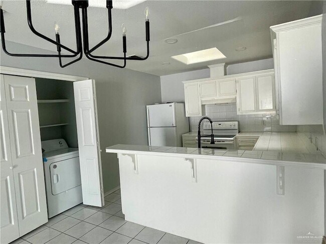 Building Photo - 2302 Kimberly Ln