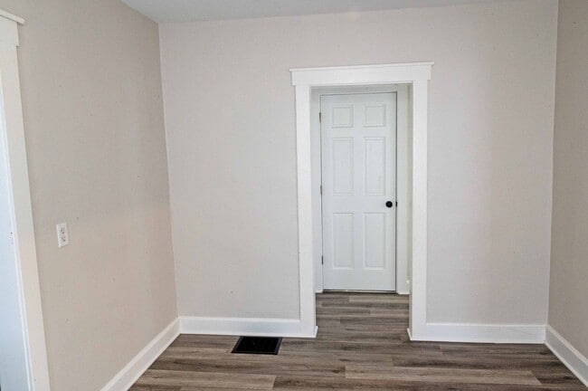 Building Photo - Remodeled 3 Bedroom 1 Bath home Ready for Move in!