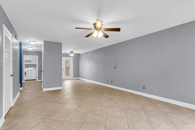 Building Photo - 206 Pine Shadow Dr