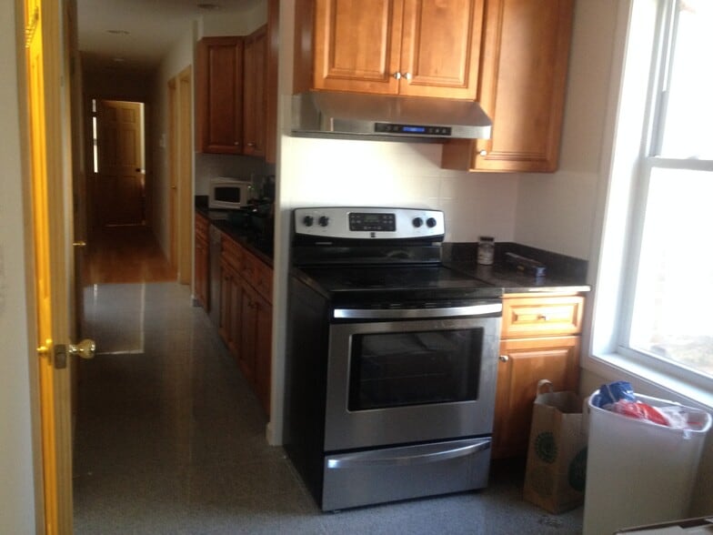 Building Photo - 10 Moreland St