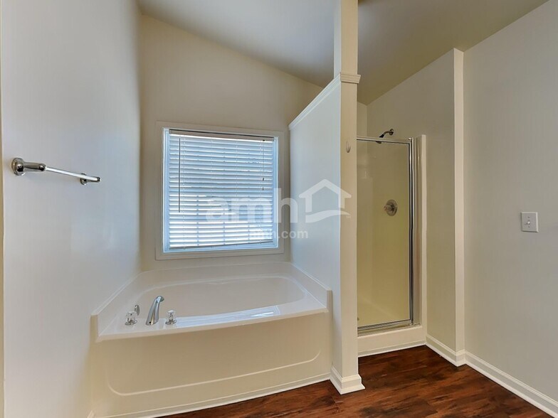 Building Photo - 37 Farm Brook Way