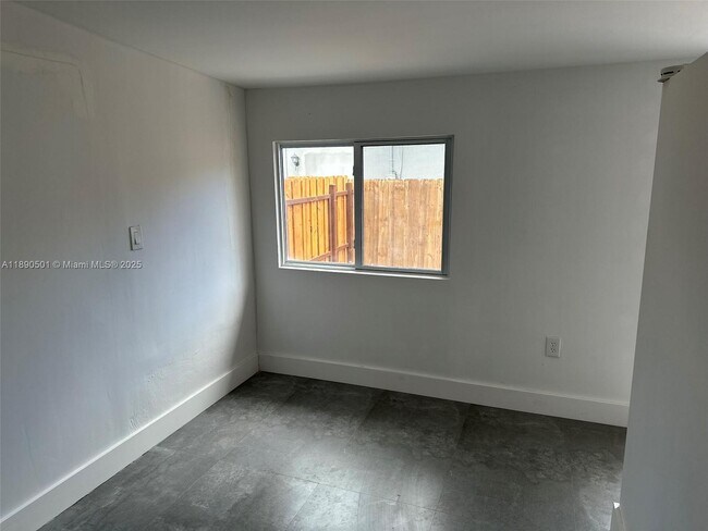 Building Photo - 80 NE 133rd St