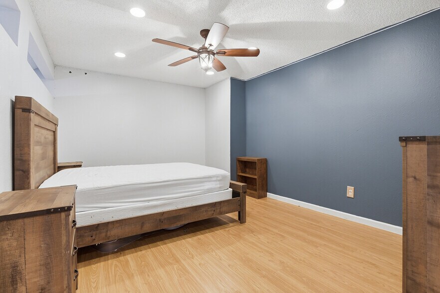 Building Photo - 8327 S Upham Way