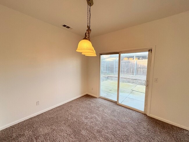 Building Photo - Single-Story 3-Bed Home with Private Beautiful Yard in Quiet Neighborhood