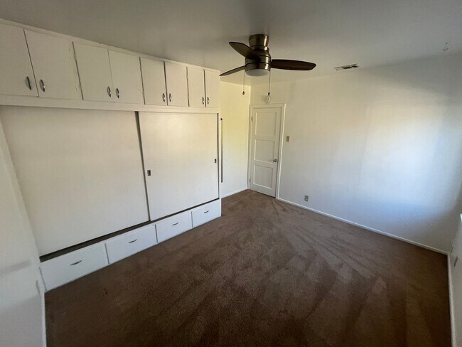 Building Photo - 705 Grapevine Rd