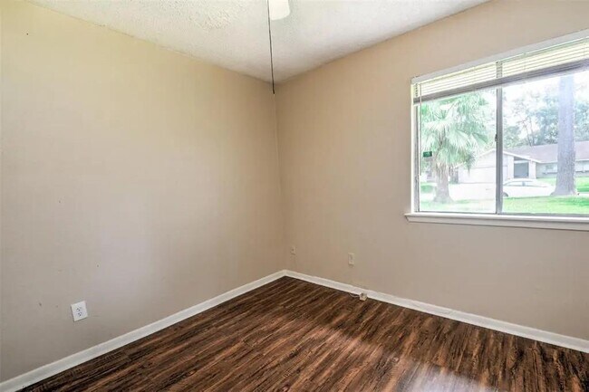 Building Photo - 23119 Naples Dr