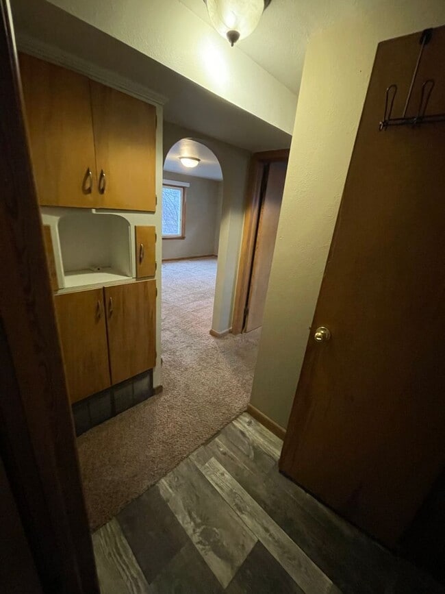 Building Photo - 706 2nd Ave NW