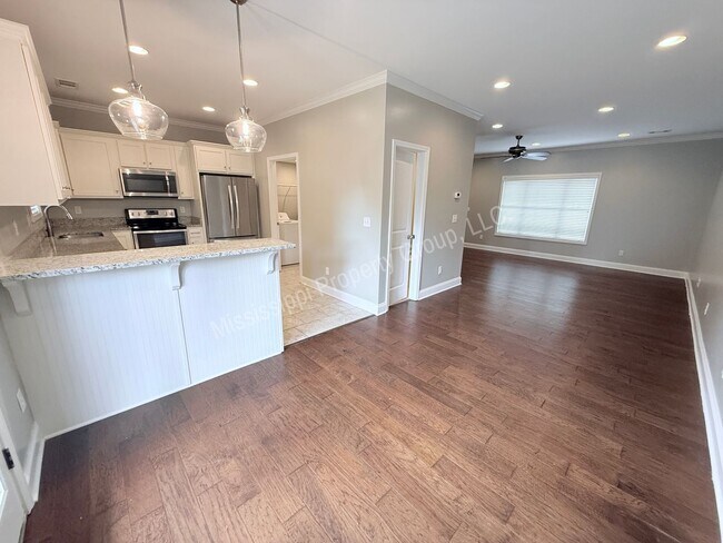 Building Photo - 3BR/2.5BA Home