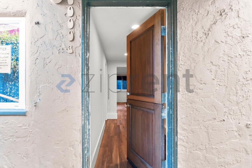 Building Photo - 6000 Bayview Ave