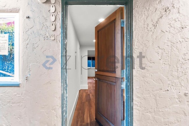 Building Photo - 6000 Bayview Ave