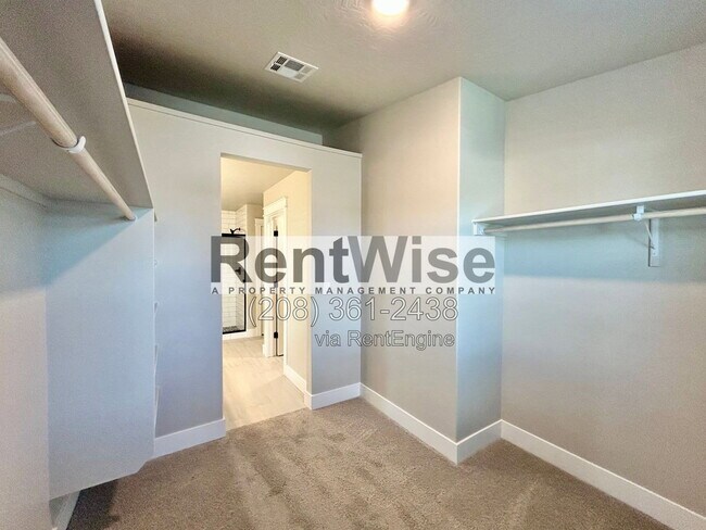 Building Photo - 5925 W Sprig Dr
