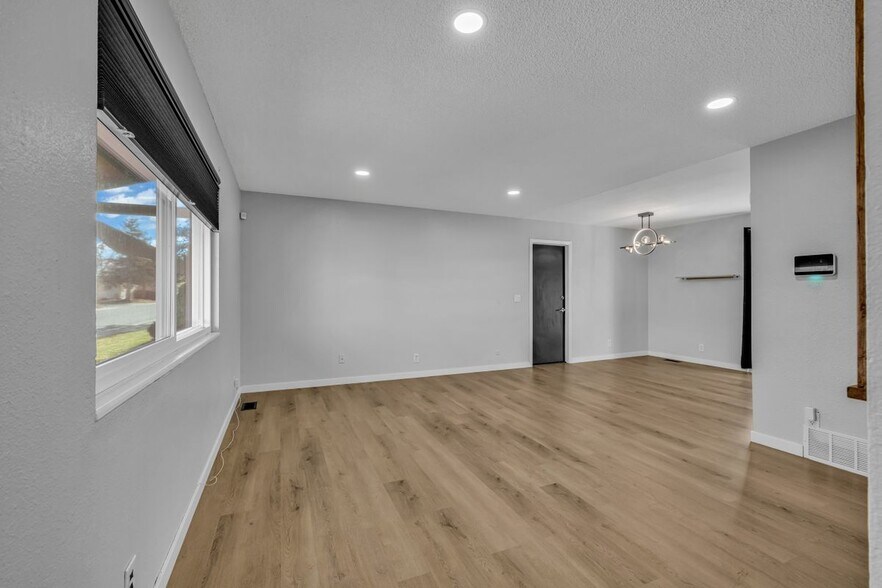 Building Photo - 5545 Elkhart St