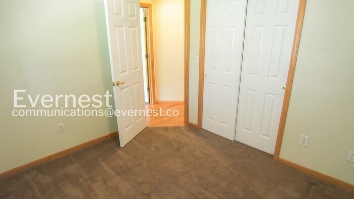 Building Photo - 250 Opal Ct