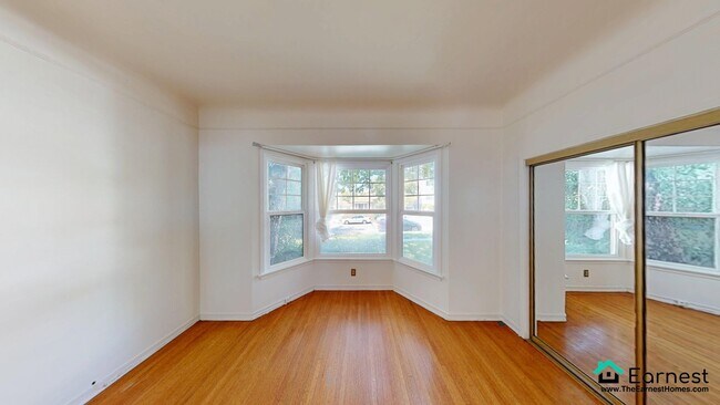 Building Photo - Beautifully Located 2-Bed Home in the Hear...