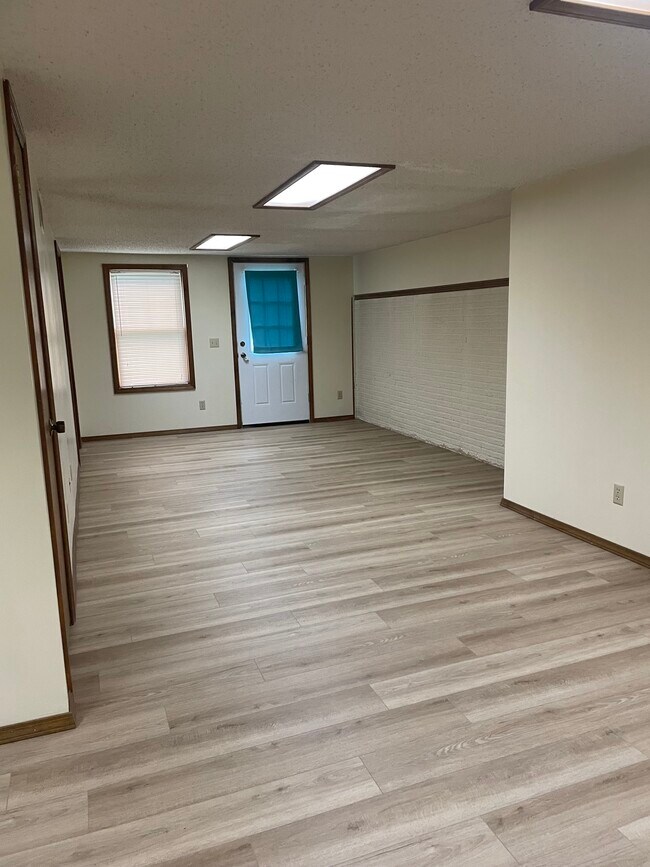 Building Photo - 403-405 S 8th Ave