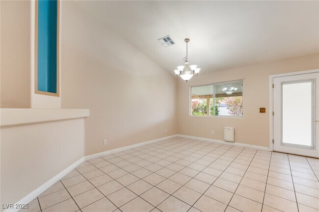 Building Photo - 812 Seco Verde Ave