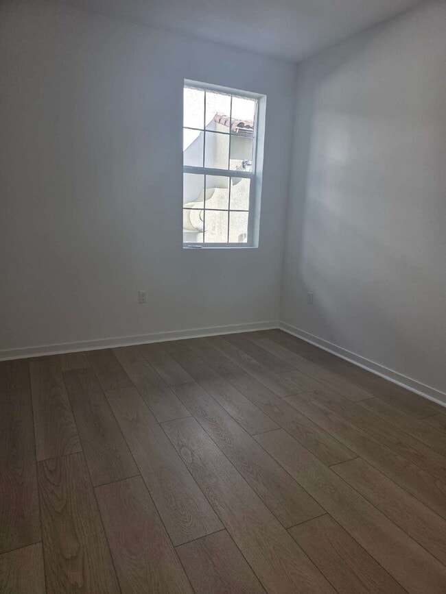 Building Photo - PRICE REDUCTION!! Sycamore Heights 3-Bedroom Condo  with 3 Full Baths 1588 Sq Ft of Modern Living!"