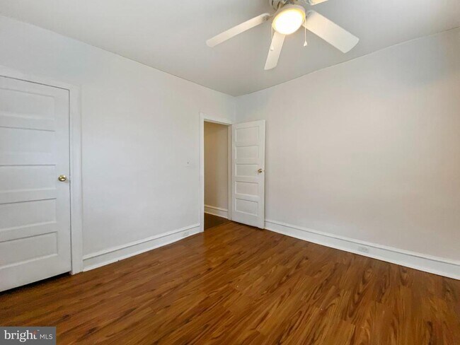 Building Photo - 5726 Florence Ave