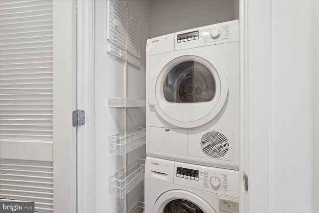 Building Photo - 2030 8th St NW