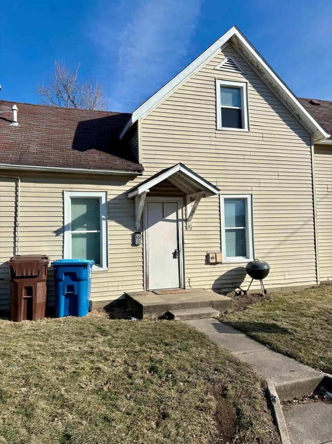 Primary Photo - Upstairs 1-Bed/1-Bath Apartment in Bluffton!