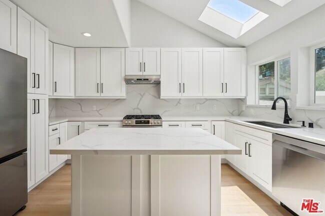 Building Photo - 5131 Campo Rd