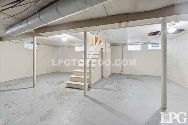 Building Photo - 4336 Lyman Ave